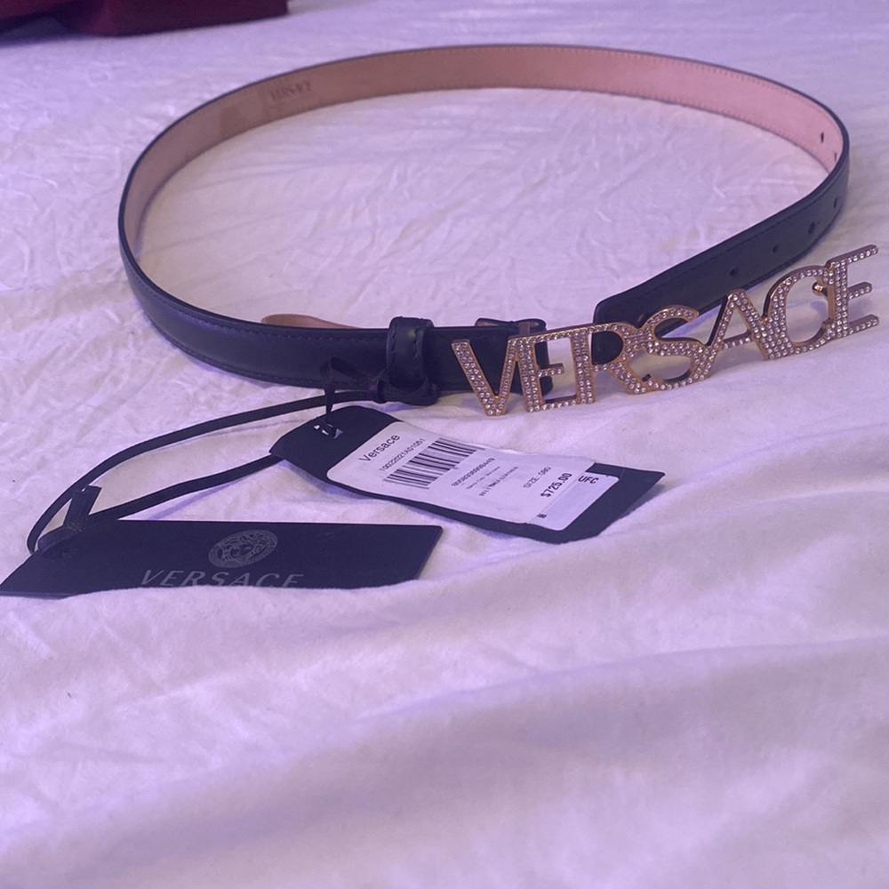 $400 Versace belt (Authentic) too small and not able to return..